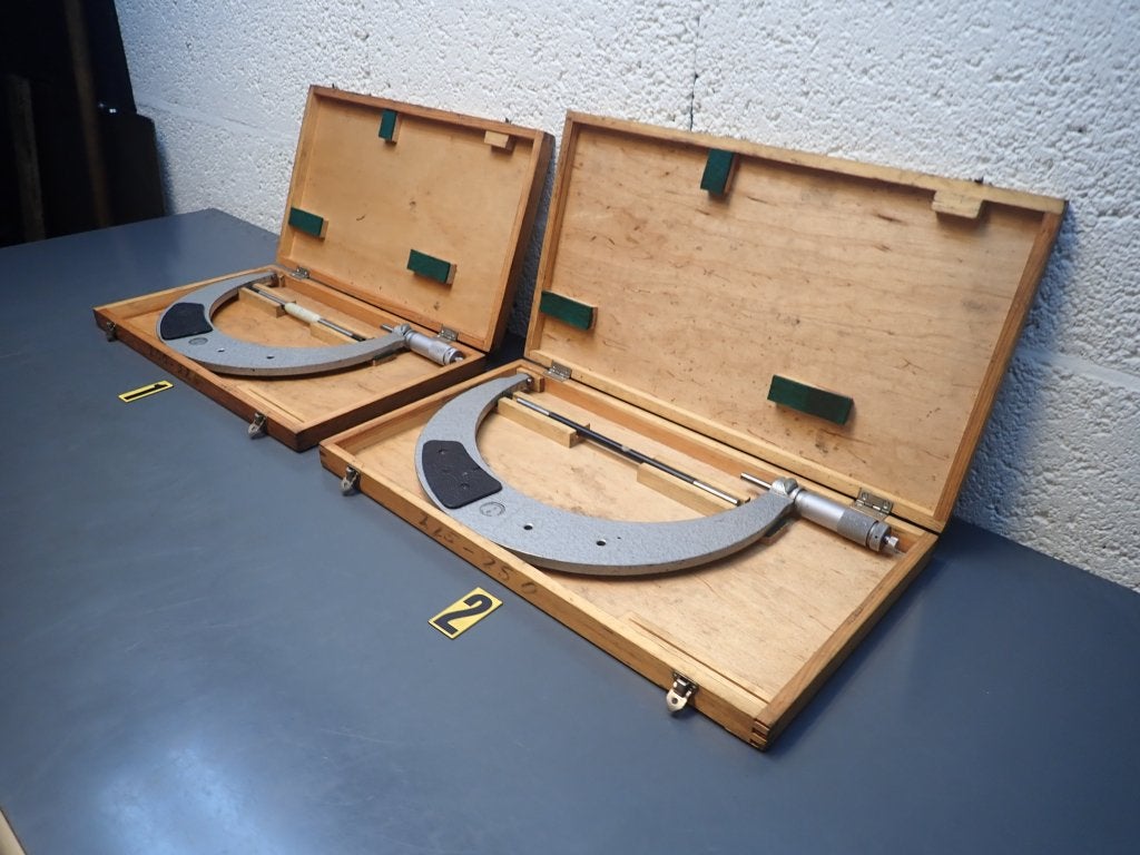 2X Buitenschroefmaat 200-225 + 225-250mm , Buiten micrometer, Niet ingevuld, Gebruikt, Afstand, Niet ingevuld