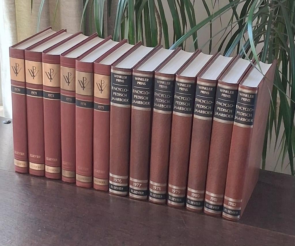 13 jaarboeken (1970-1982) van de grote Winkler Prins encyclo, Boeken, Encyclopedieën, Zo goed als nieuw, Los deel, Algemeen, Ophalen