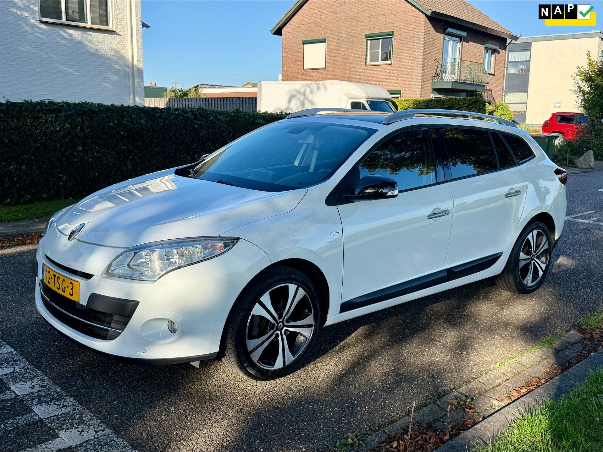 Renault Mégane Estate 1.4 TCe Bose - Nieuwe APK, Auto's, Voorwielaandrijving, Gebruikt, 4 cilinders, Leder en Stof