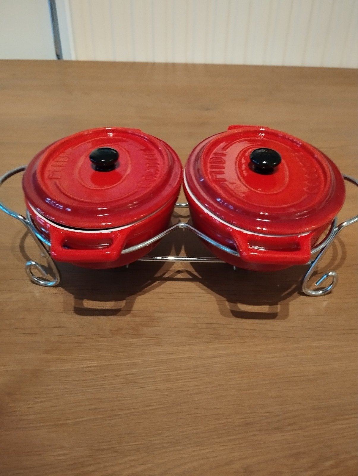 Gusto Cocotte 2 rode midi-braadpannen met houder, Huis en Inrichting, Keuken | Potten en Pannen, Ophalen of Verzenden, Zo goed als nieuw