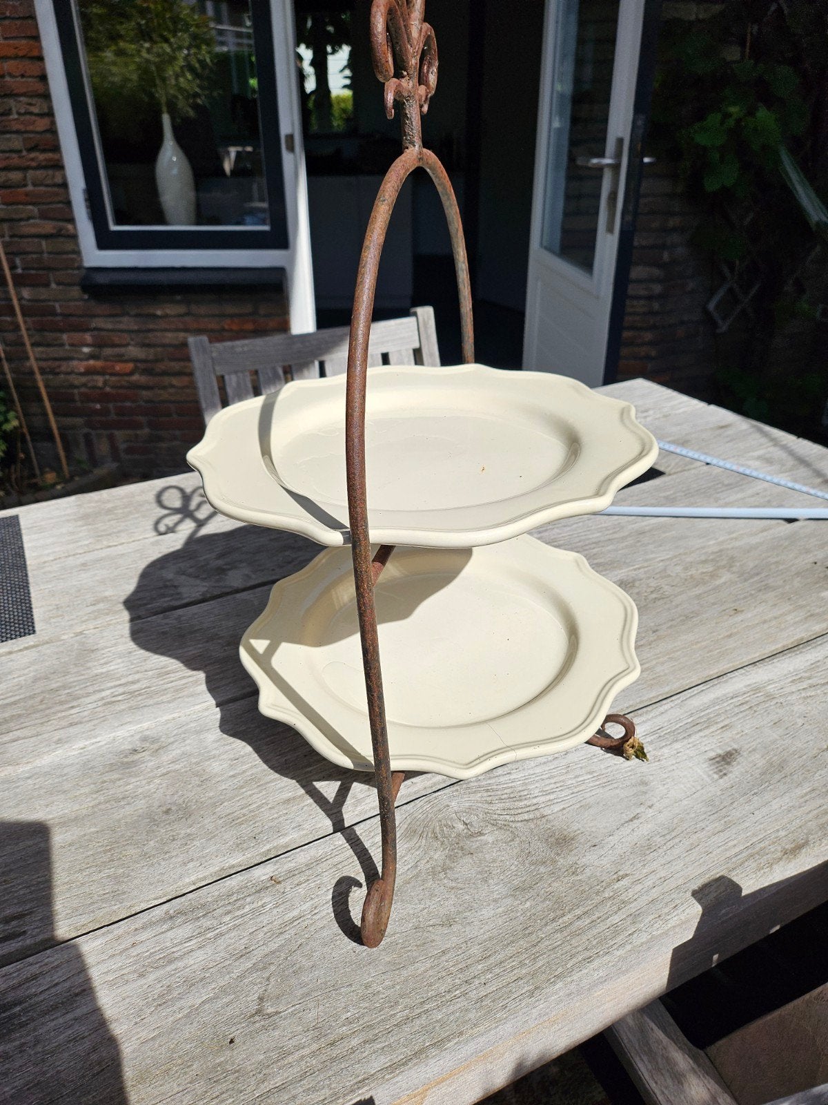 Decoratieve etagiere van metaal en keramiek, Ophalen of Verzenden, Gebruikt