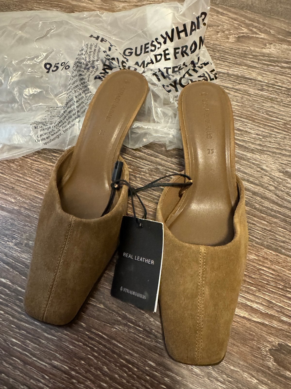 Stradivarius Leren Instappers met Kitten Heel - Nieuw, Ophalen of Verzenden, Nieuw, Bruin, Instappers