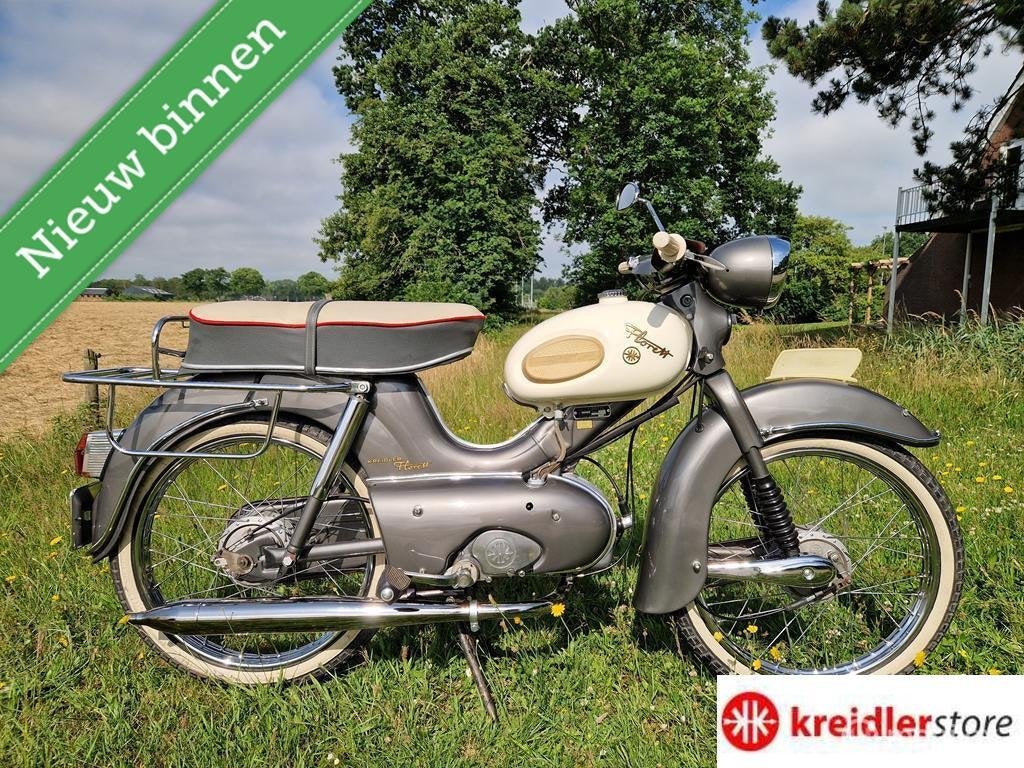 Kreidler Eitank bouwjaar 1965 met bromfiets kenteken Nieuwst