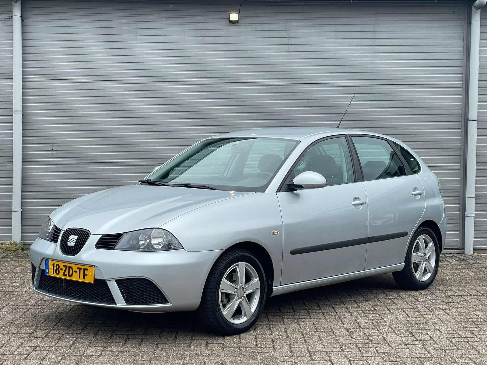 Seat Ibiza 1.4 - NAP - UNIEK - 1e EIGENAAR, Voorwielaandrijving, 40 €/maand, Zwart, Ibiza