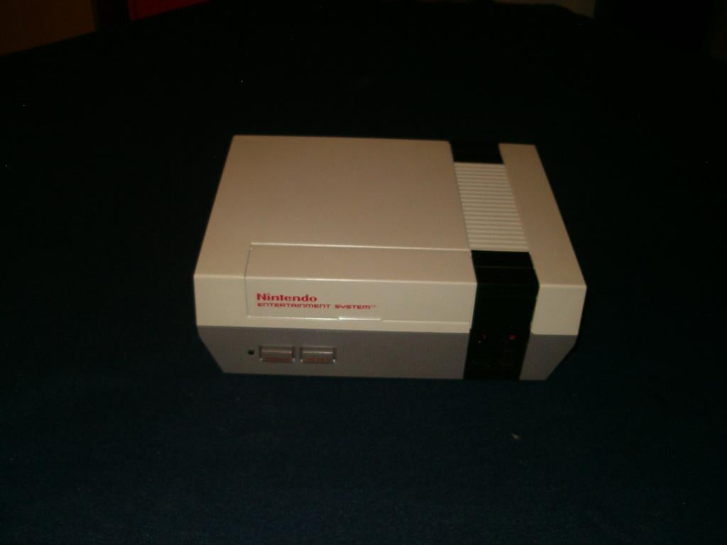Nintendo NR 2. Met 4 Games., Ophalen of Verzenden, Zo goed als nieuw, Met 2 controllers, Met games