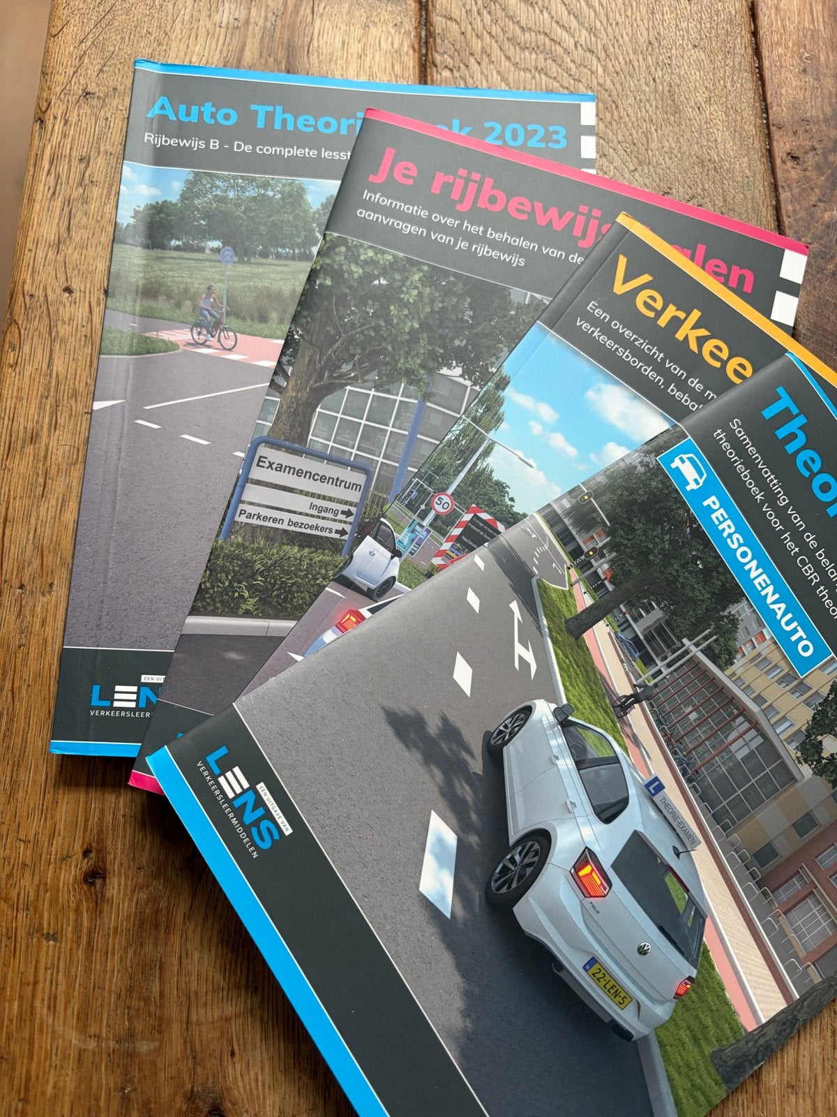 Lens Verkeersleermiddelen Theorieboeken Rijbewijs B 2023, Ophalen, Zo goed als nieuw, Overige niveaus