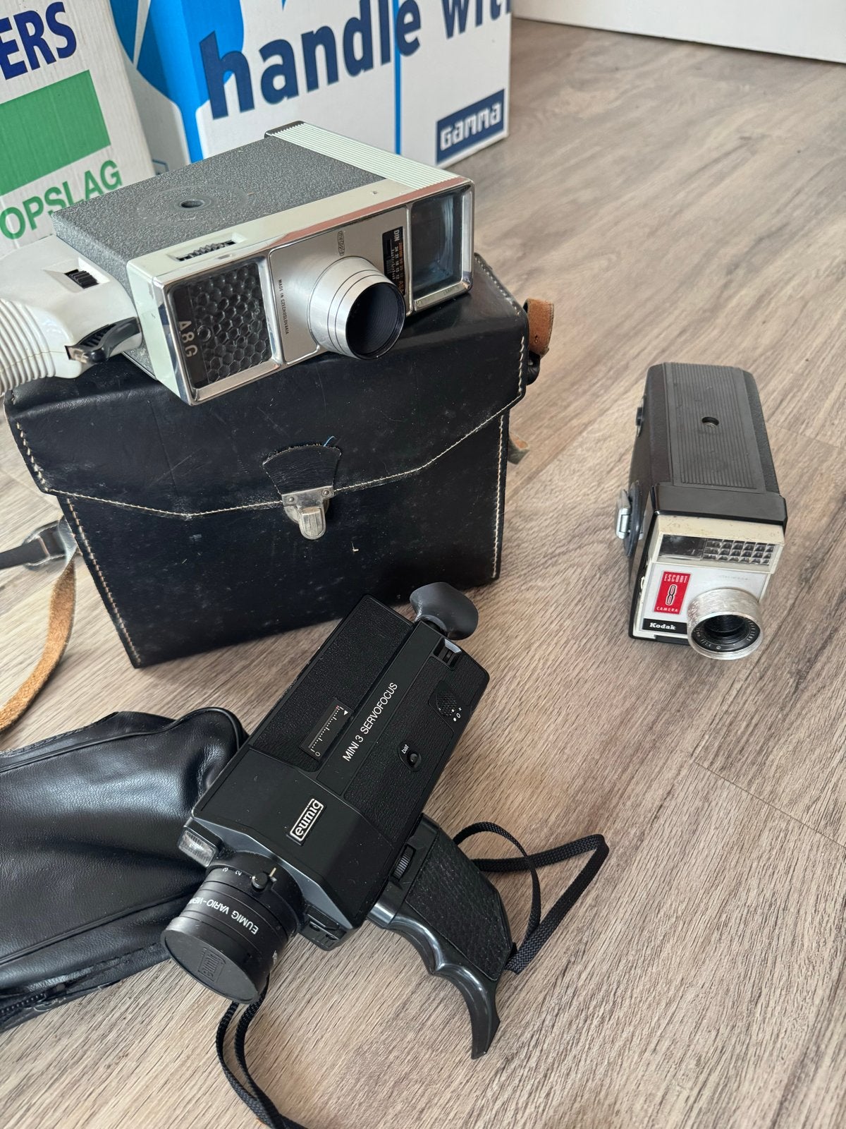 3 vintage 8mm filmcamera’s – Eumig, Meopta en Kodak + tassen, Ophalen of Verzenden, 8mm, Camera