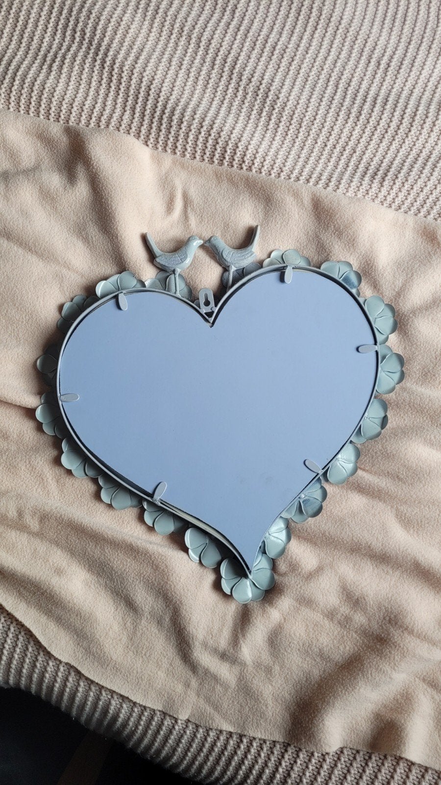 Hartvormige spiegel met metalen decoratie, Minder dan 50 cm, Ophalen of Verzenden, Zo goed als nieuw, Minder dan 100 cm