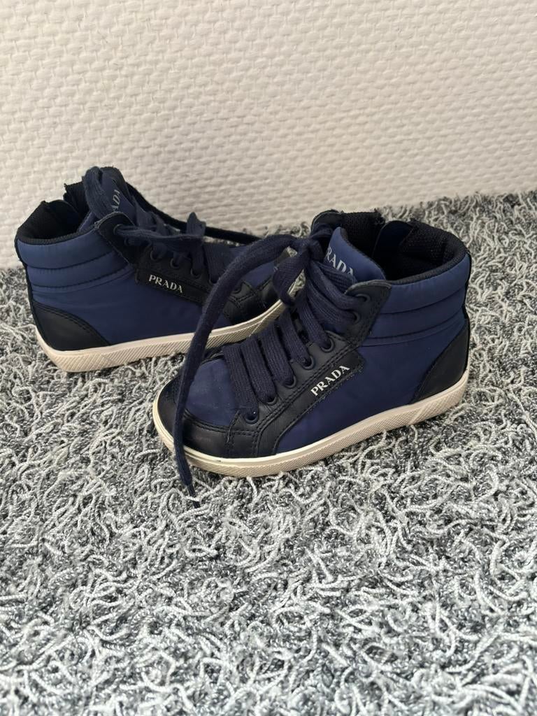Prada schoenen met zijrits maat 25, Kinderen en Baby's, Sportschoenen, Ophalen of Verzenden, Zo goed als nieuw, Jongen
