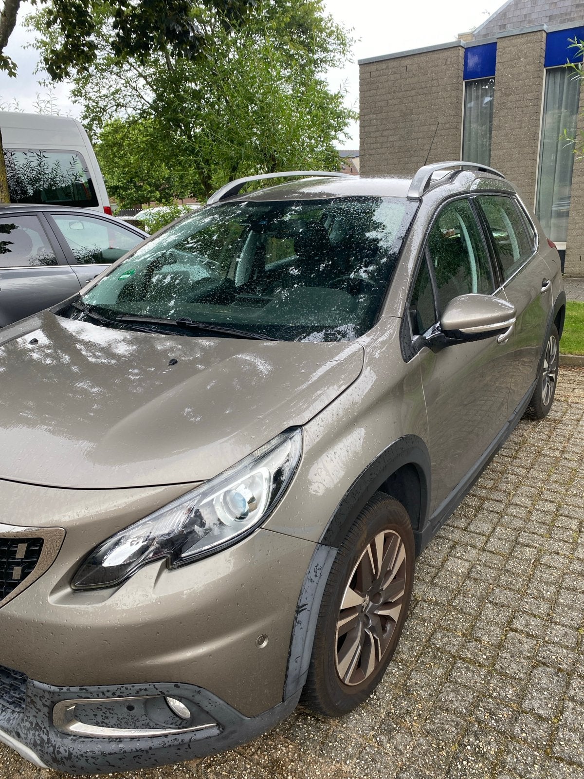 Peugeot 2008 1.2 VTI 81KW Eat6 2016 Grijs, Auto's, 1250 kg, 1199 cc, 610 kg, 49 €/maand