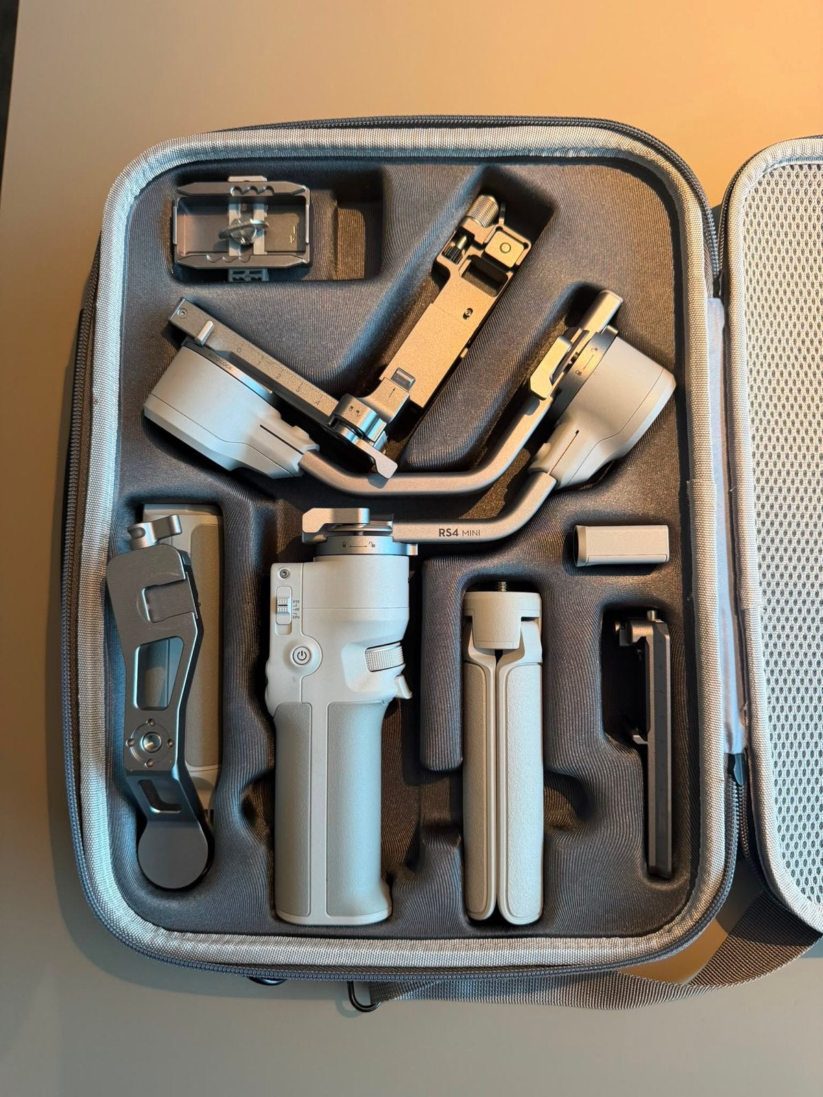 DJI RS4 Gimbal - Professionele Stabilisator, Audio, Tv en Foto, Videocamera's Digitaal, Overige typen, Overige soorten, Zo goed als nieuw