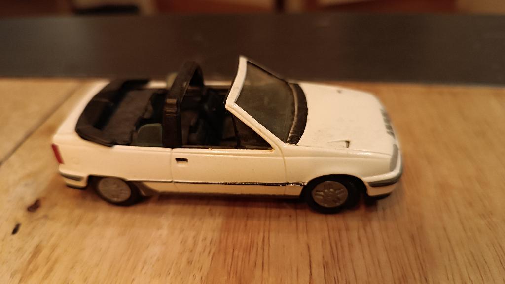 Opel Kadett GSi Cabrio 1:43, Hobby en Vrije tijd, Modelauto's | 1:43, Ophalen of Verzenden, Gebruikt, Auto