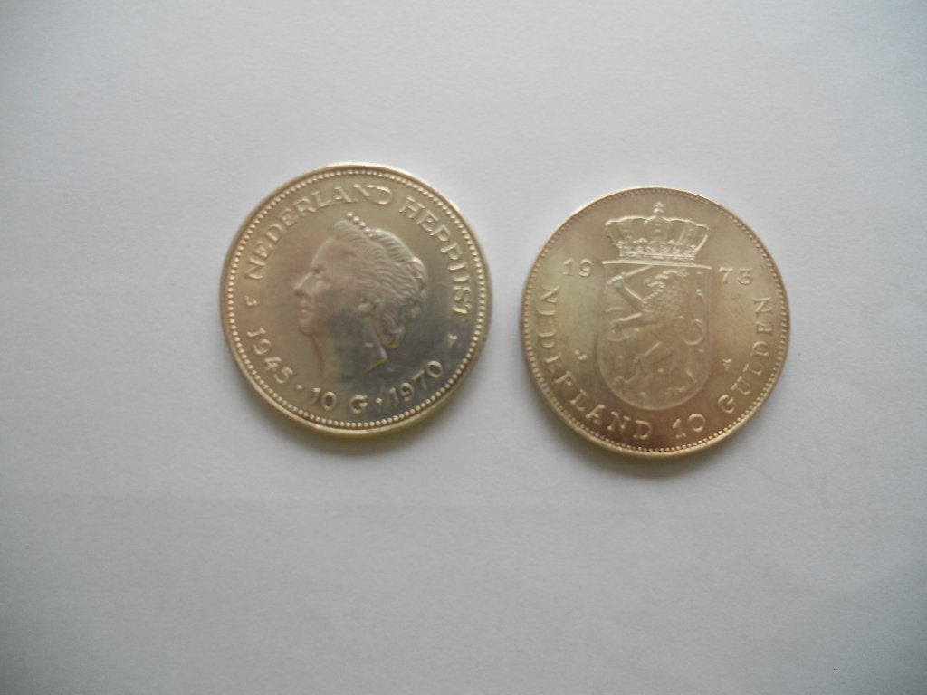 Twee zilveren 10 gulden munten 1970 en 1973, Koningin Juliana, Zilver, Ophalen of Verzenden, Losse munt