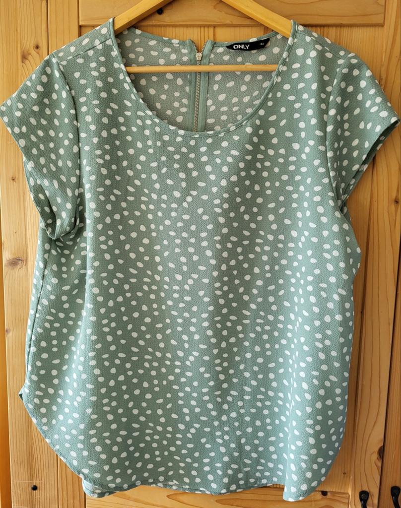 1 groen gestippelde top merk only maat 42 Zie omschrijving., Kleding | Dames, Tops, Only, Maat 42/44 (L), Ophalen of Verzenden