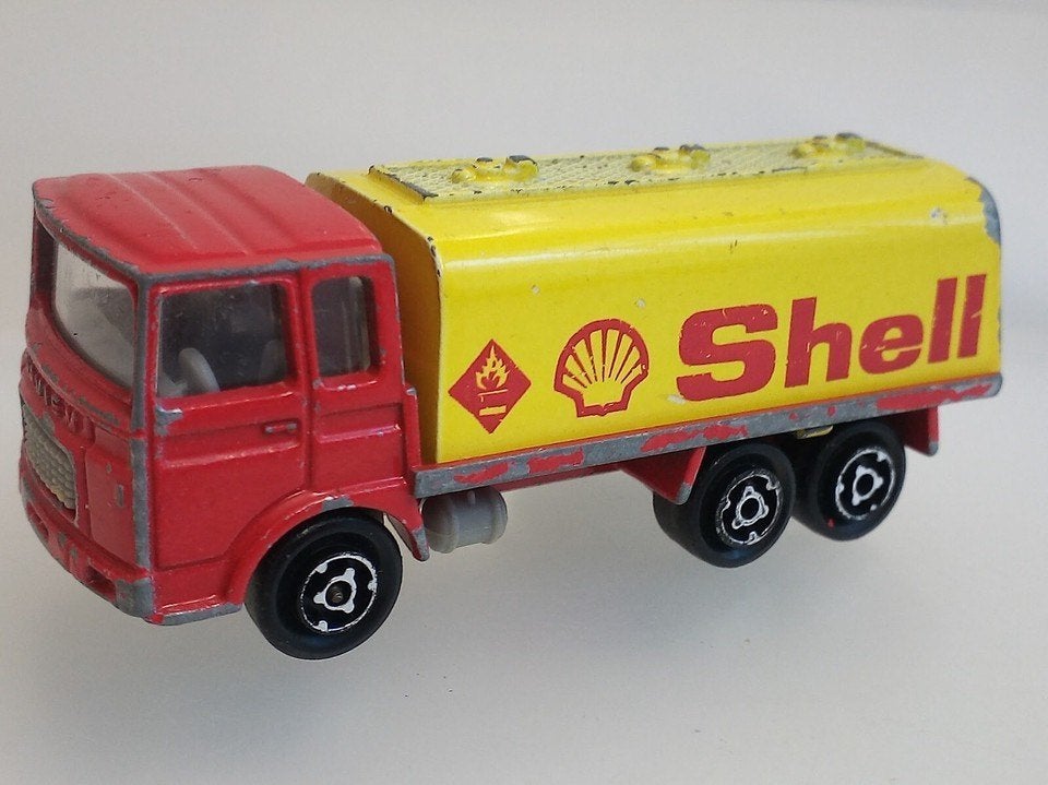 Majorette Saviem Shell Tankwagen 1/100, Ophalen of Verzenden, Gebruikt, Bus of Vrachtwagen
