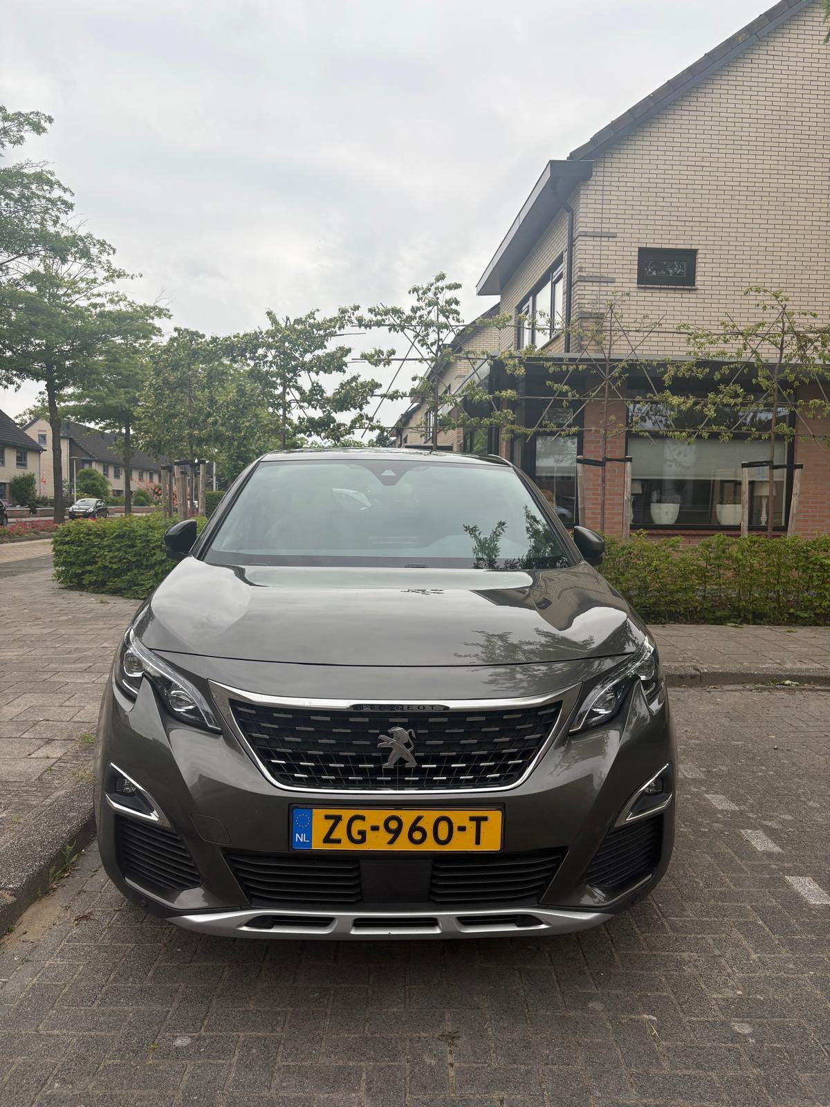 Peugeot 3008 - GT Line - 130pk - VOL OPTIES - DISTRIBUTIE VV, Auto's, Voorwielaandrijving, 15 km/l, 1199 cc, Lichtsensor