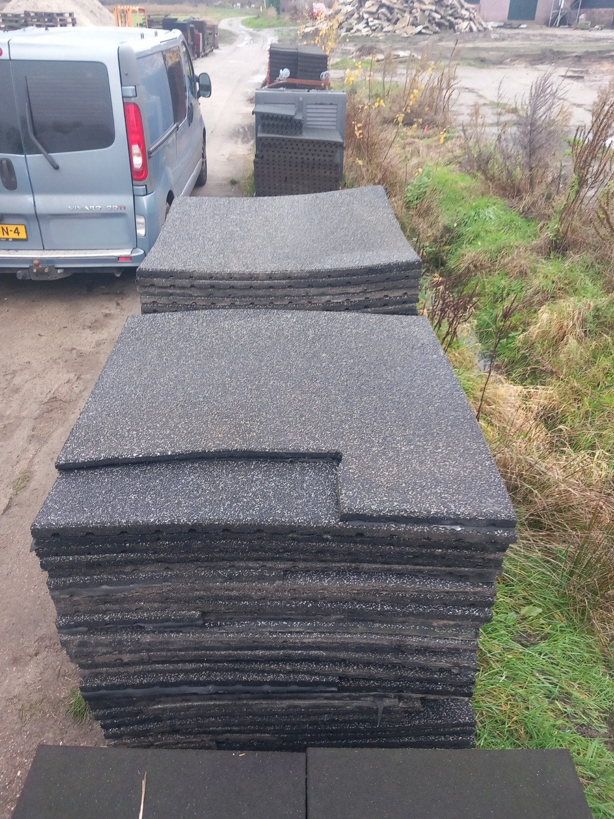 40 Rubber matten 100x100x3 met beschadiging, Ophalen, Gebruikt, -, -