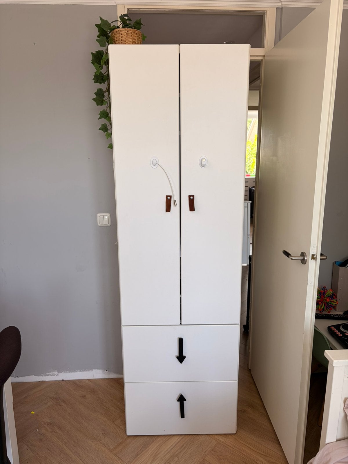 Smastad ikea kast met garderobe,plank,lades en kinderslot, Huis en Inrichting, Kasten | Kledingkasten, Gebruikt, 50 tot 100 cm