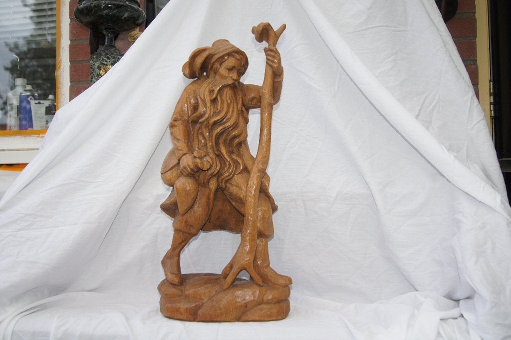 Oude man met staf ( Houtsnijwerk, Ophalen of Verzenden, Gemerkt, Hout, Beeld