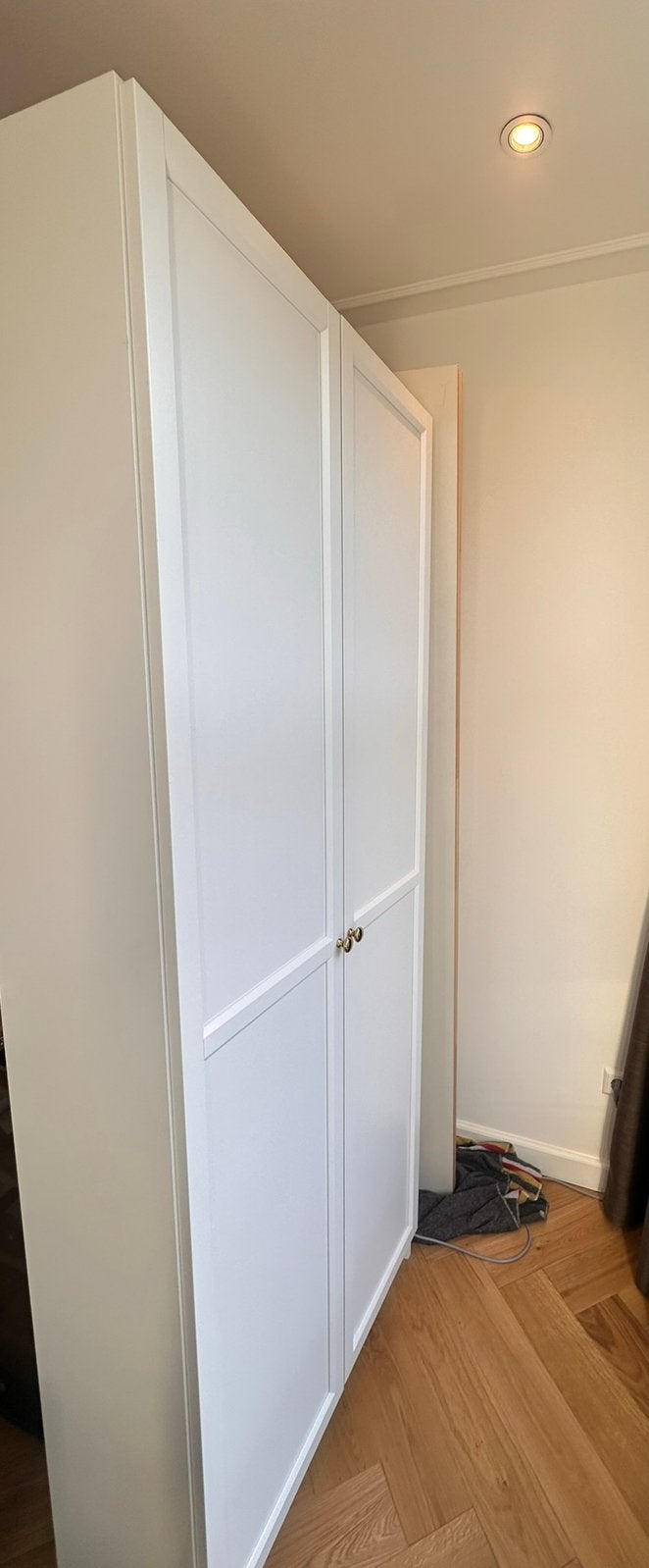 Billie/oxberg kast met messing knopjes, Ophalen, Zo goed als nieuw, 25 tot 50 cm