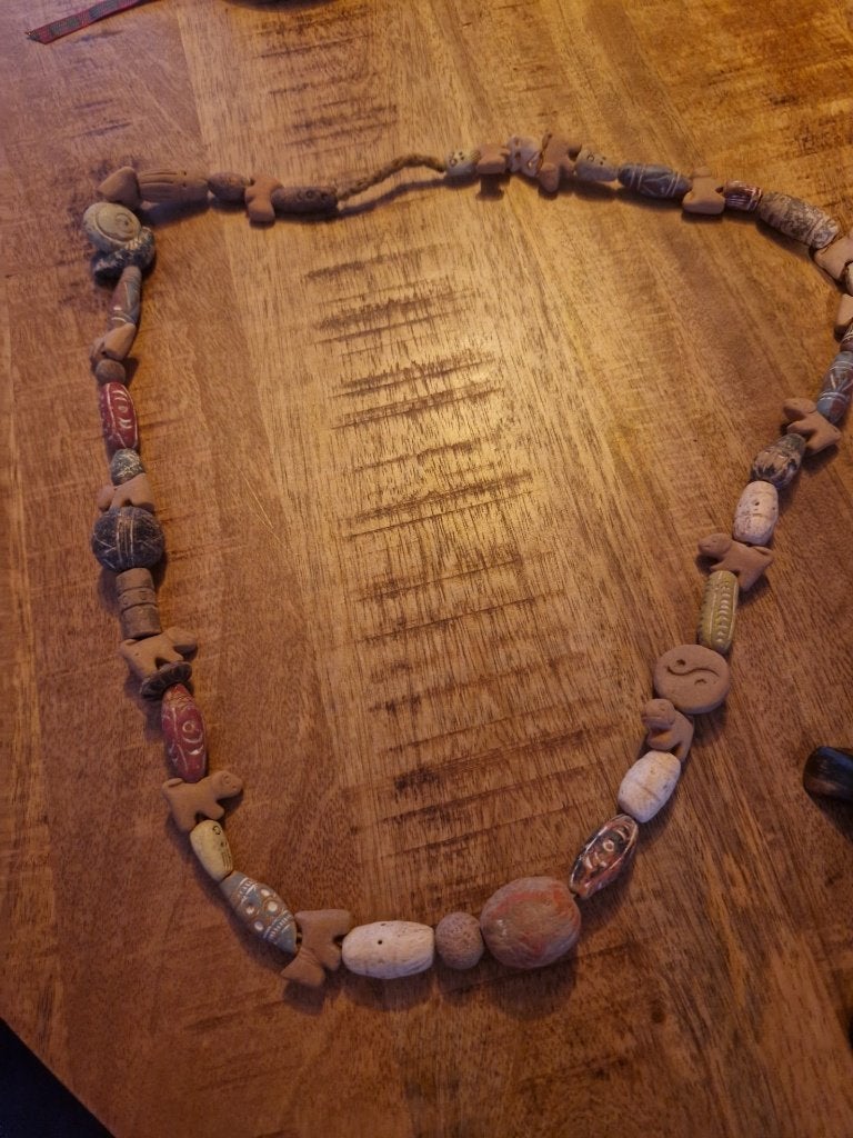 Etnische ketting met stenen kralen., Ophalen of Verzenden, Overige materialen, Ketting
