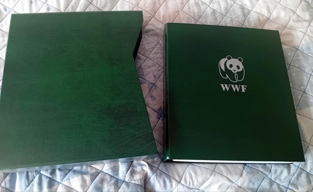 Prachtige WWF cassette album met diverse diersoorten, 3, Postzegels en Munten, Postzegels | Volle albums en Verzamelingen, Ophalen of Verzenden