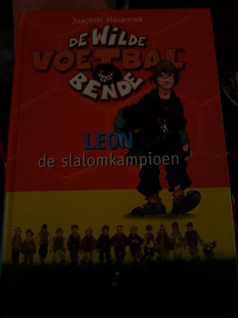boek de wilde voetbal bende leon slalomkampioen, Boeken, Ophalen, Zo goed als nieuw