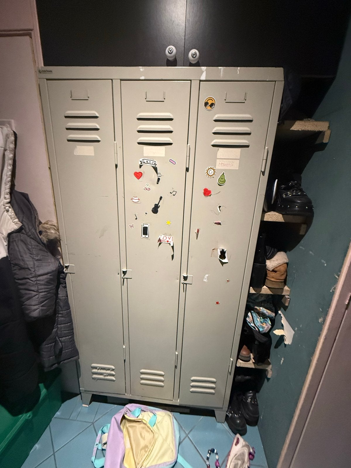 3 metalen lockers met ventilatieopeningen, Ophalen, Gebruikt
