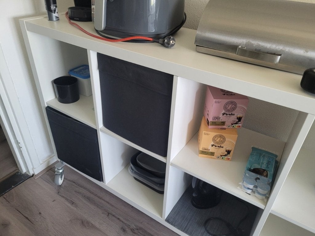 Kastje met vakken en wieltjes, Ophalen, Gebruikt