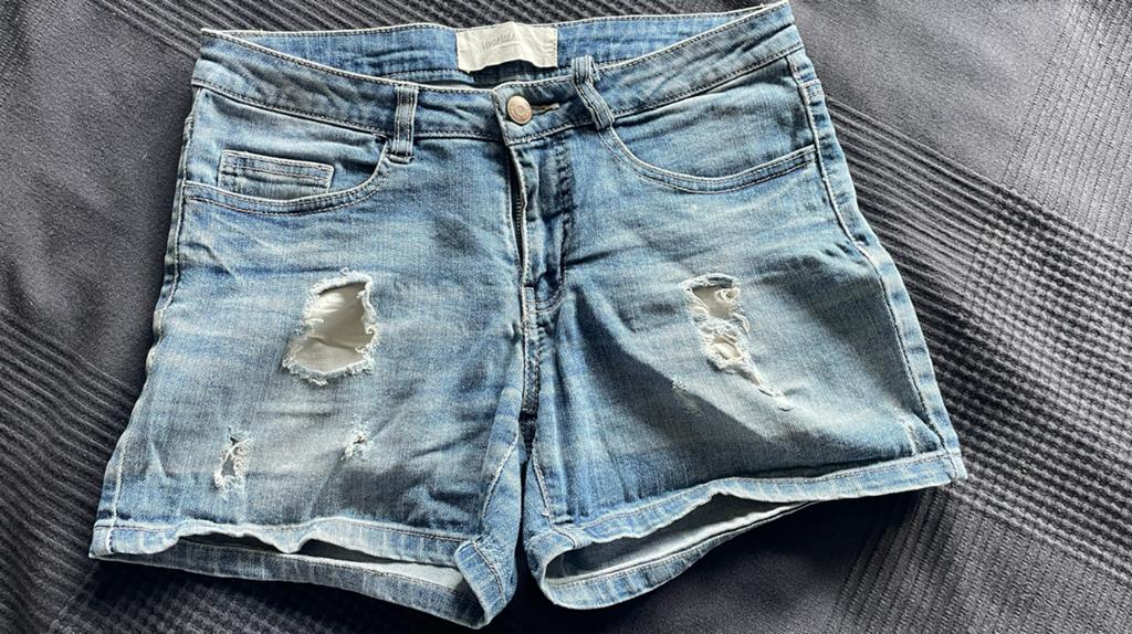 Korte broek met gaten, maat S, Kort, Blauw, Ophalen of Verzenden, Maat 36 (S)