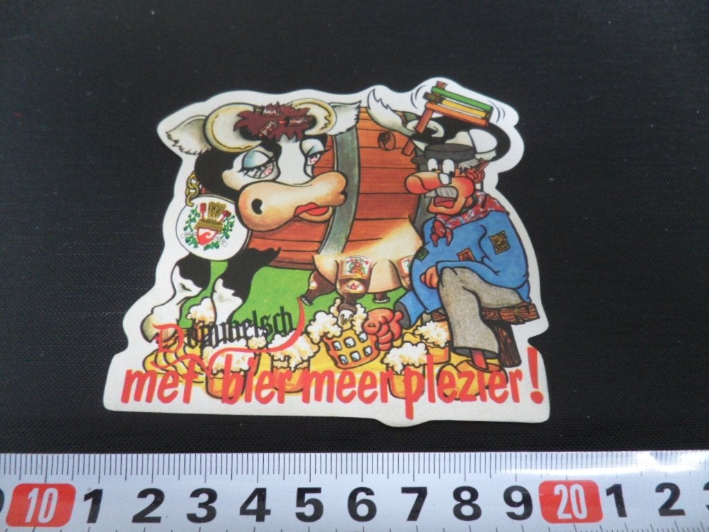 sticker DOMMELSCH met bier meer plezier Carnaval koe, Ophalen, Zo goed als nieuw