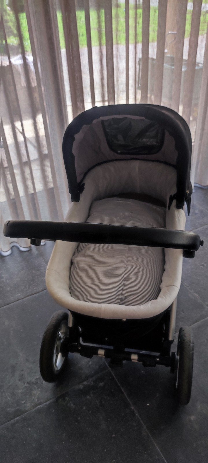 Nette zwarte mutsy transit kinderwagen met reiswieg, Gebruikt, Mutsy, Met reiswieg, Ophalen