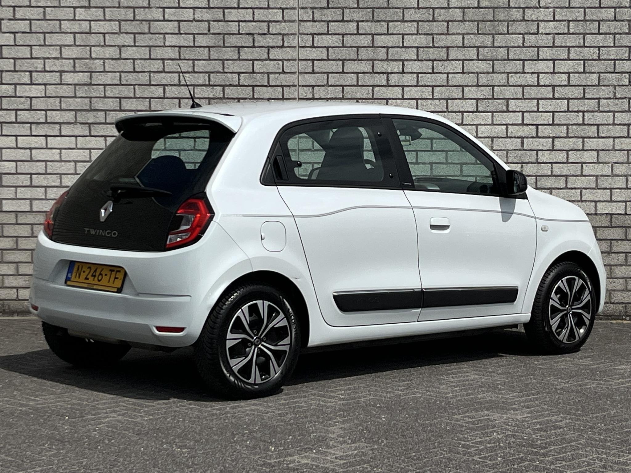 Renault Twingo 1.0 SCe Limited | Airco | Begrenzer | Bluetoo, Auto's, Gebruikt, Met garantie (alle), 4 stoelen, Origineel Nederlands