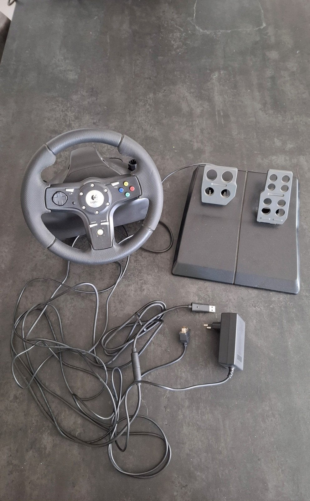 Logitech DriveFX Racing Wheel in nieuwstaat, Ophalen of Verzenden, Zo goed als nieuw, Stuur of Pedalen