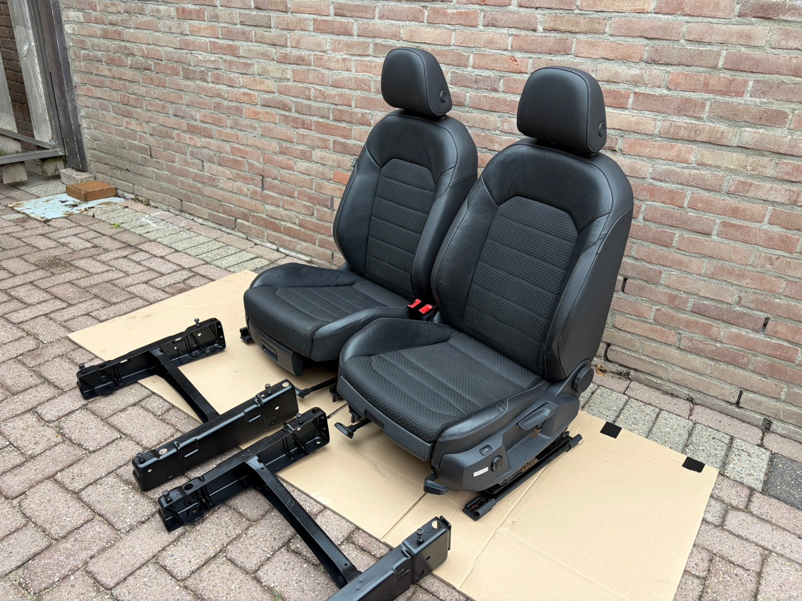 Caddy stoelen zwart R line, Auto-onderdelen, Interieur en Bekleding, Ophalen, Volkswagen