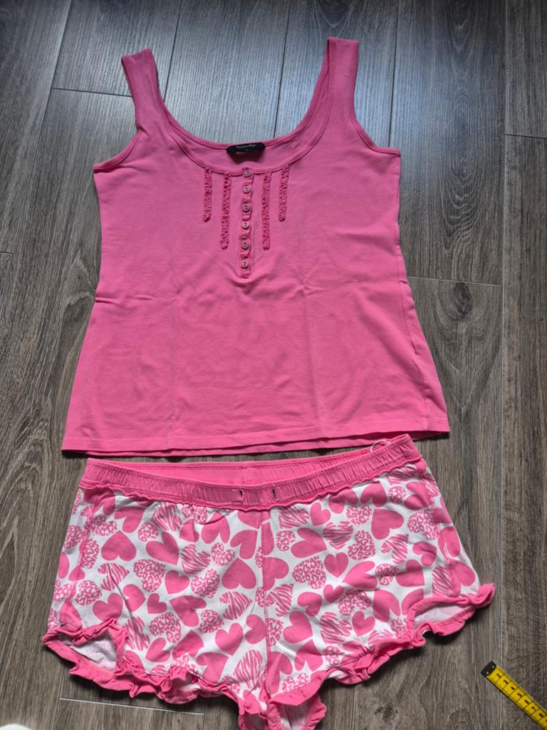 Hunkemöller pyjamaset roze met hartjes, maat L, Kleding | Dames, Pyjama's, Hunkemöller, Ophalen of Verzenden, Gedragen, Maat 42/44 (L)