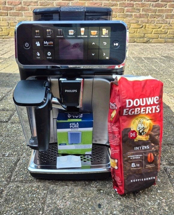 Philips lattego 5400 in zeer nette staat  met startpakket, Afneembaar waterreservoir, Koffiemachine, Ophalen of Verzenden, Zo goed als nieuw