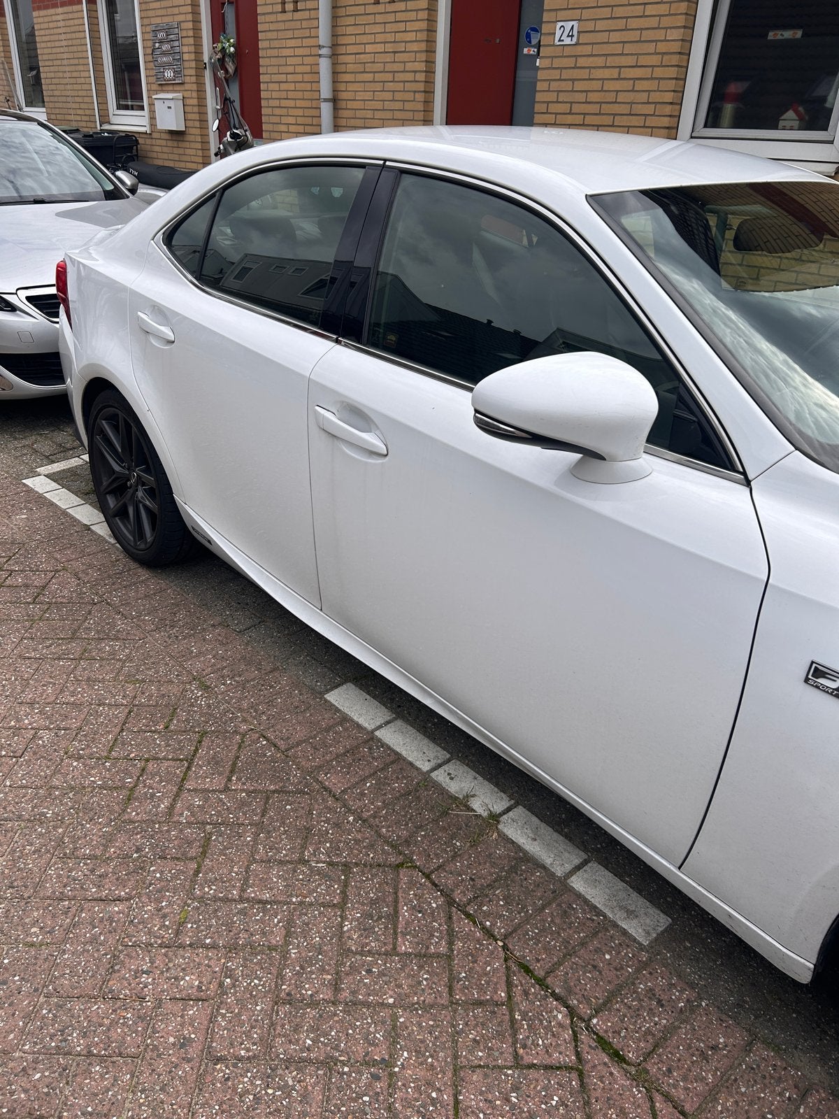 Lexus F sport  IS 300H 2.5 Hybrid CVT 2014 Wit, Auto's, Achterwielaandrijving, 750 kg, 181 pk, Wit