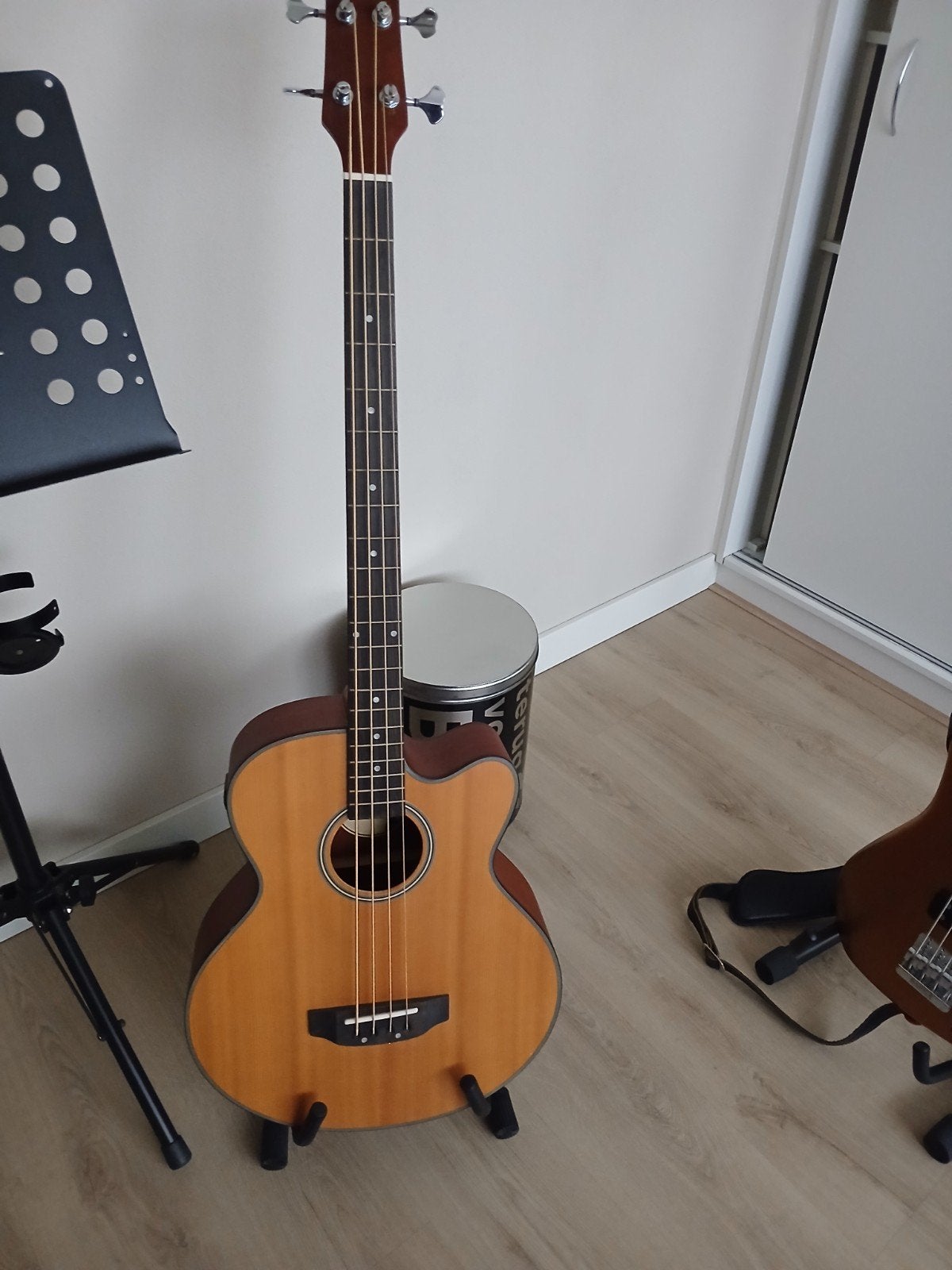 Gear4Music akoestische basgitaar met nieuwe snaren, Ophalen of Verzenden, Zo goed als nieuw, Overige typen