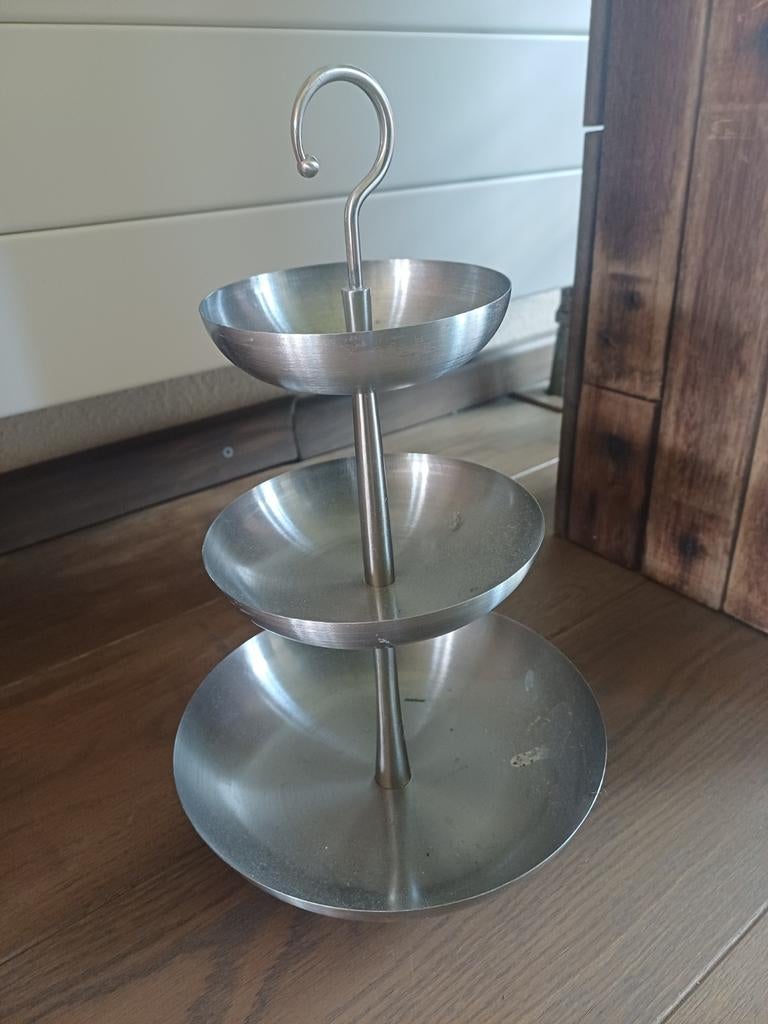 Metalen etagere, Ophalen