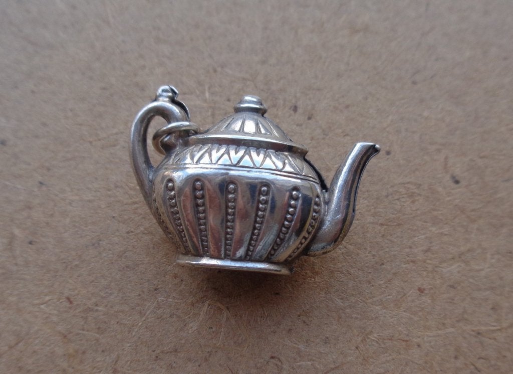 zilveren vintage bedel theepot [656], Overige merken, Ophalen of Verzenden, Zo goed als nieuw, 1 bedel