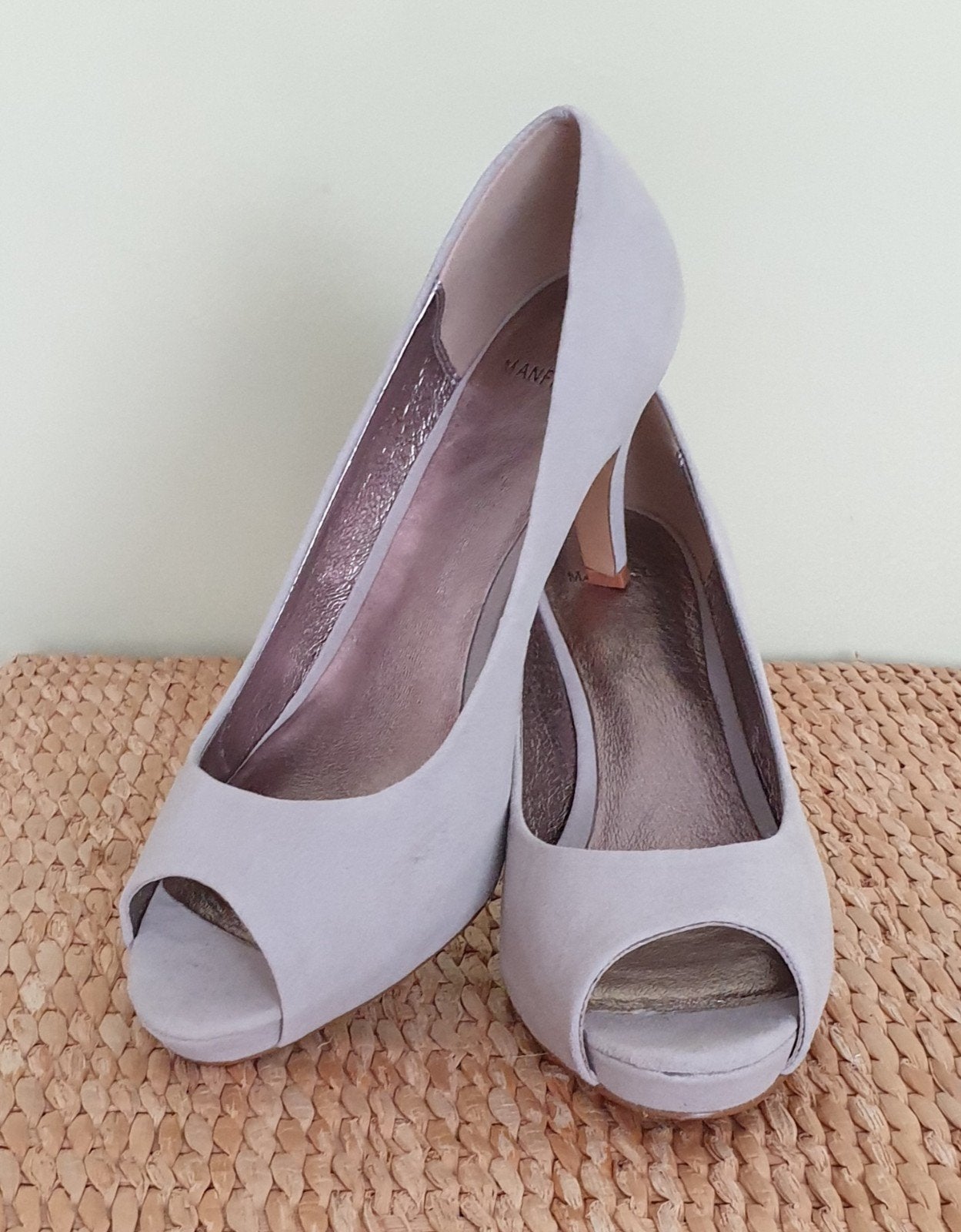 Suède peep-toe pumps, Pumps, Ophalen of Verzenden, Zo goed als nieuw, Grijs