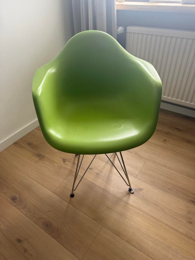 Groene kuipstoel met metalen frame, Huis en Inrichting, Ophalen, Kunststof, Overige kleuren, Zo goed als nieuw