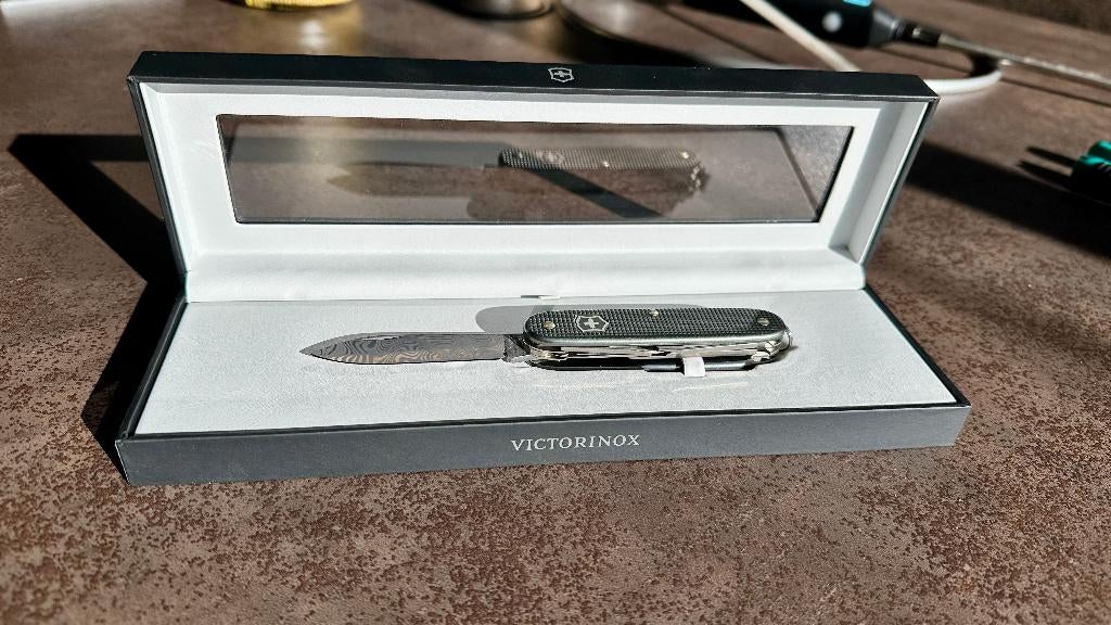 Victorinox damast limited edition 2016, Ophalen of Verzenden, Landmacht, Overige gebieden, Mes of Dolk