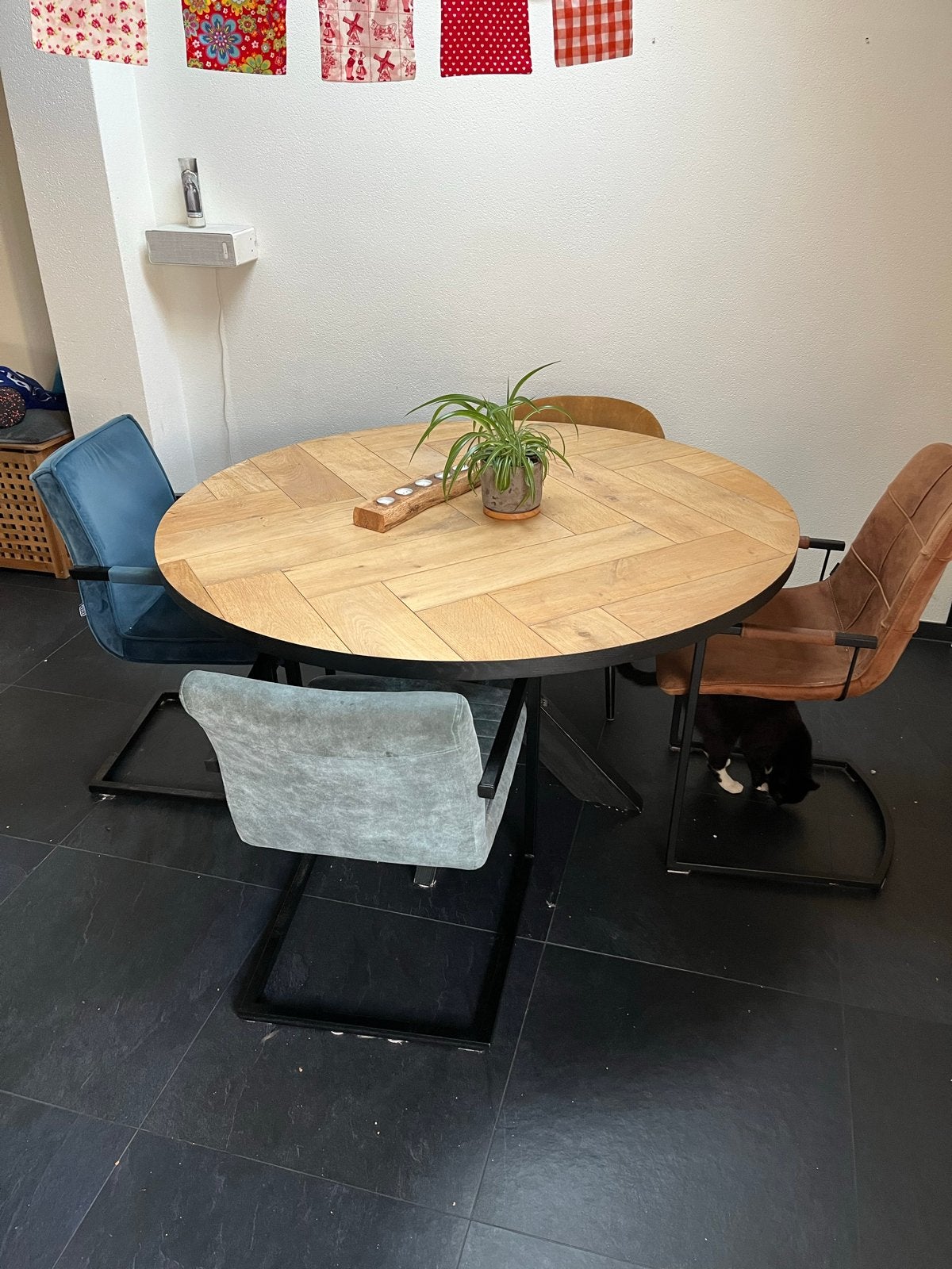 Ronde eettafel met visgraatmotief, Gebruikt, 100 tot 150 cm, Rond, Ophalen of Verzenden