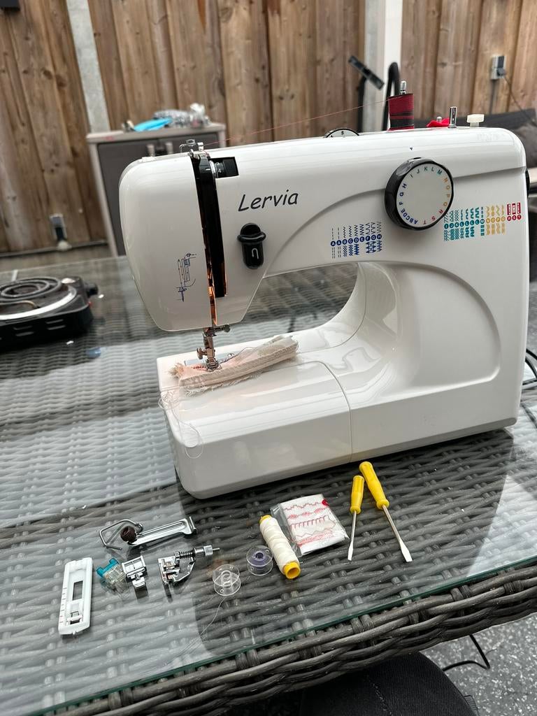 Lervia KH4000, Ophalen of Verzenden, Zo goed als nieuw, Naaimachine, Overige merken