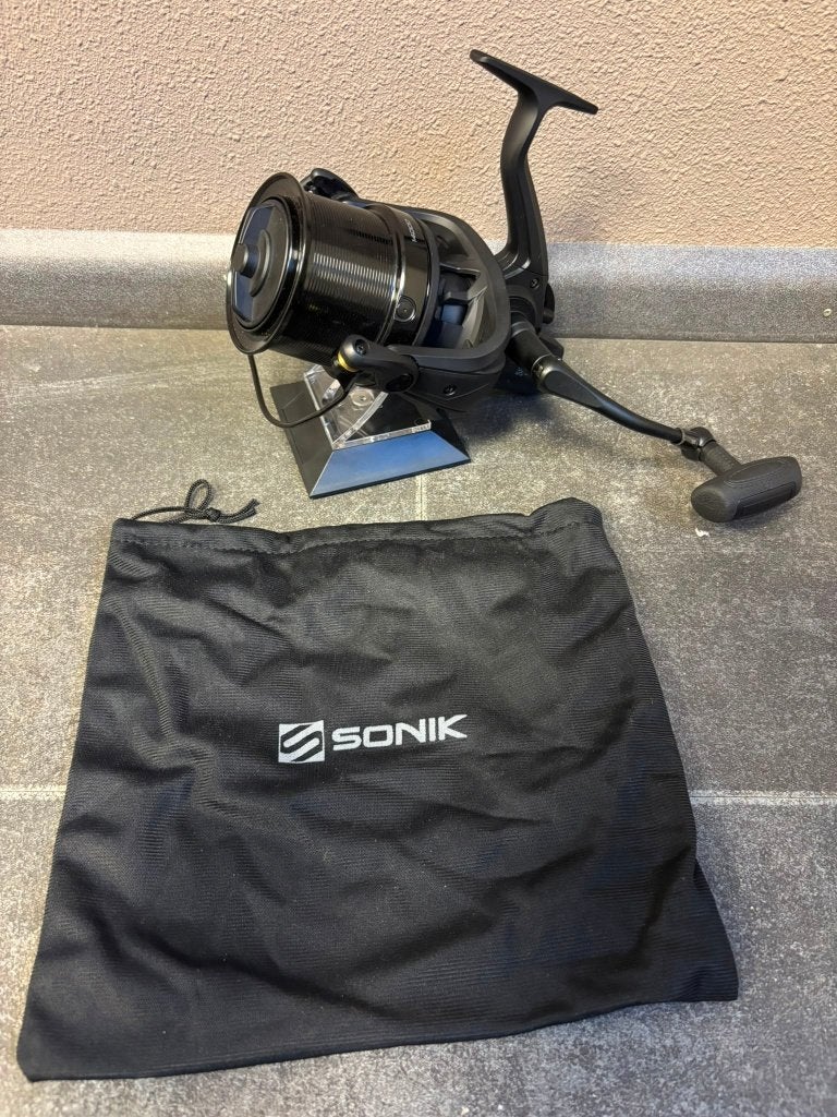 Sonik Turbo Spod 14000 - vismolen - 12 maanden garantie, Molen, ?, Zo goed als nieuw, Sonik