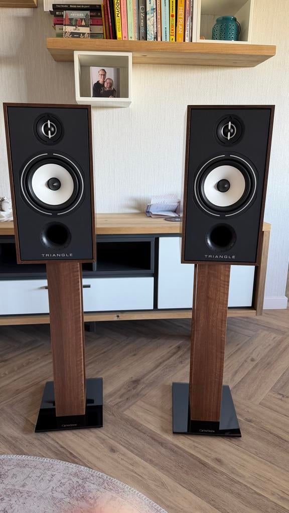 Triangle Borea BR04 luidsprekers Walnoot met Norstone Stands, Audio, Tv en Foto, Luidsprekers, Zo goed als nieuw, Minder dan 60 watt