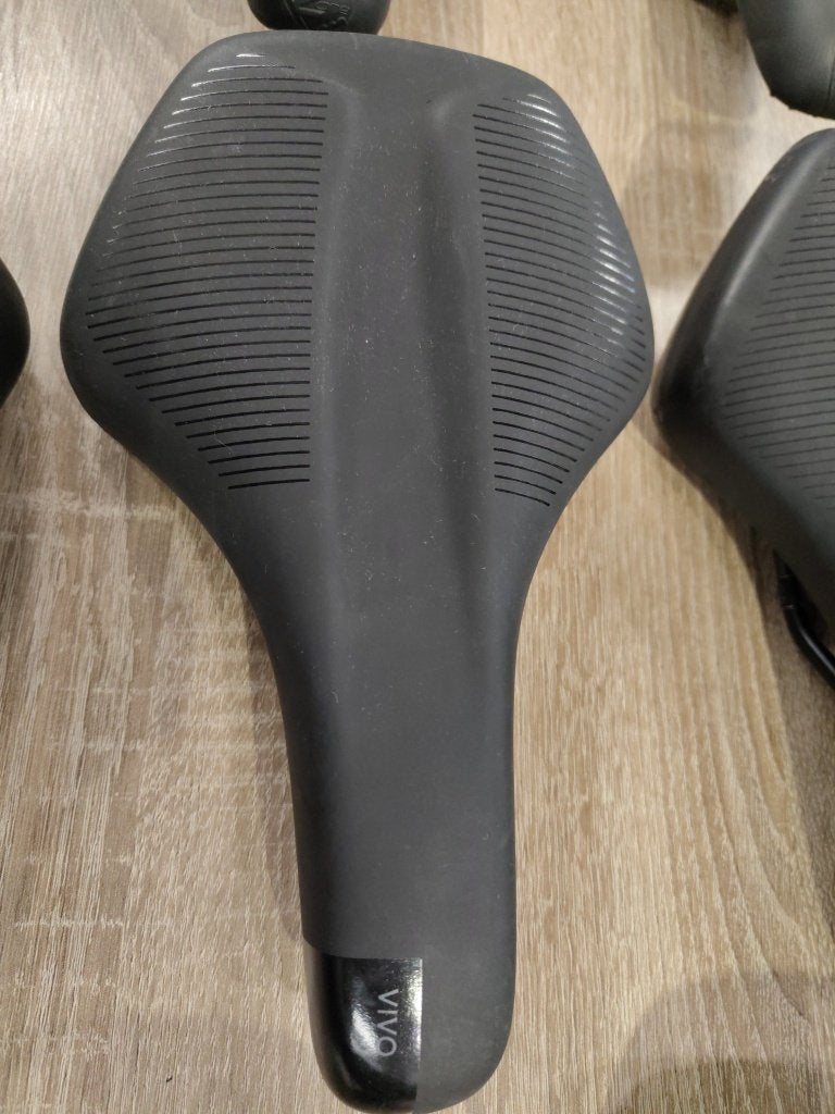 25 zadels voor €125,-, ., Ophalen of Verzenden, Zo goed als nieuw, .