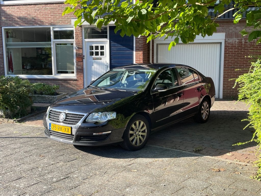 Volkswagen Passat 2.0 FSI Comfortline 110KW 2005 Zwart, Auto's, Voorwielaandrijving, 4 cilinders, 1984 cc, Zwart